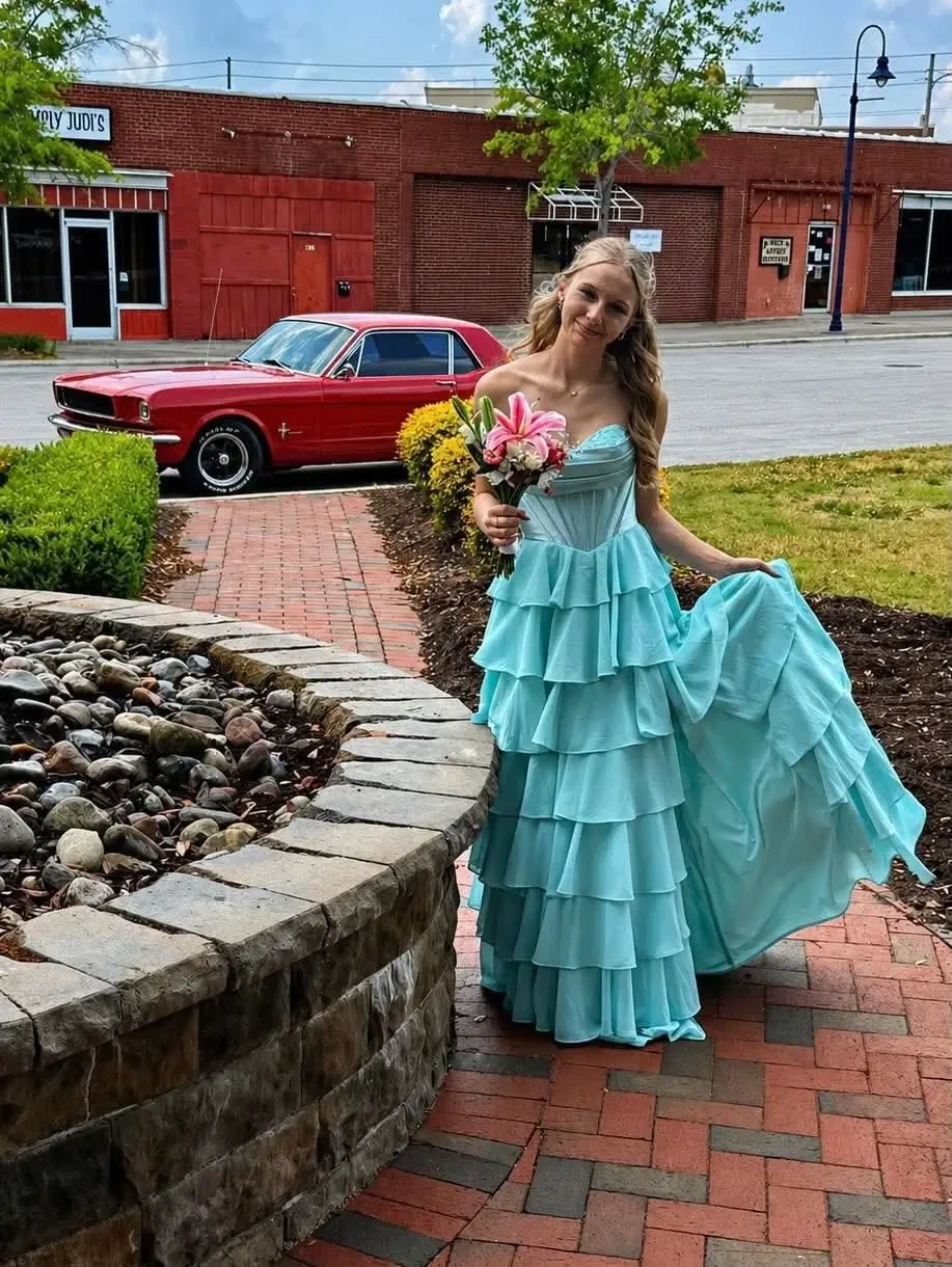 real savvi prom girl
